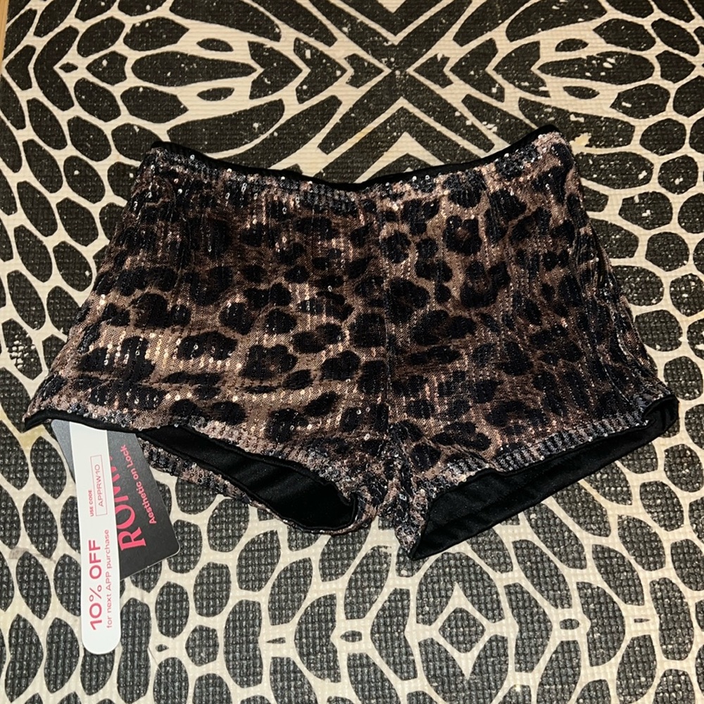 Romwe Cheetah Print Mini Shorts